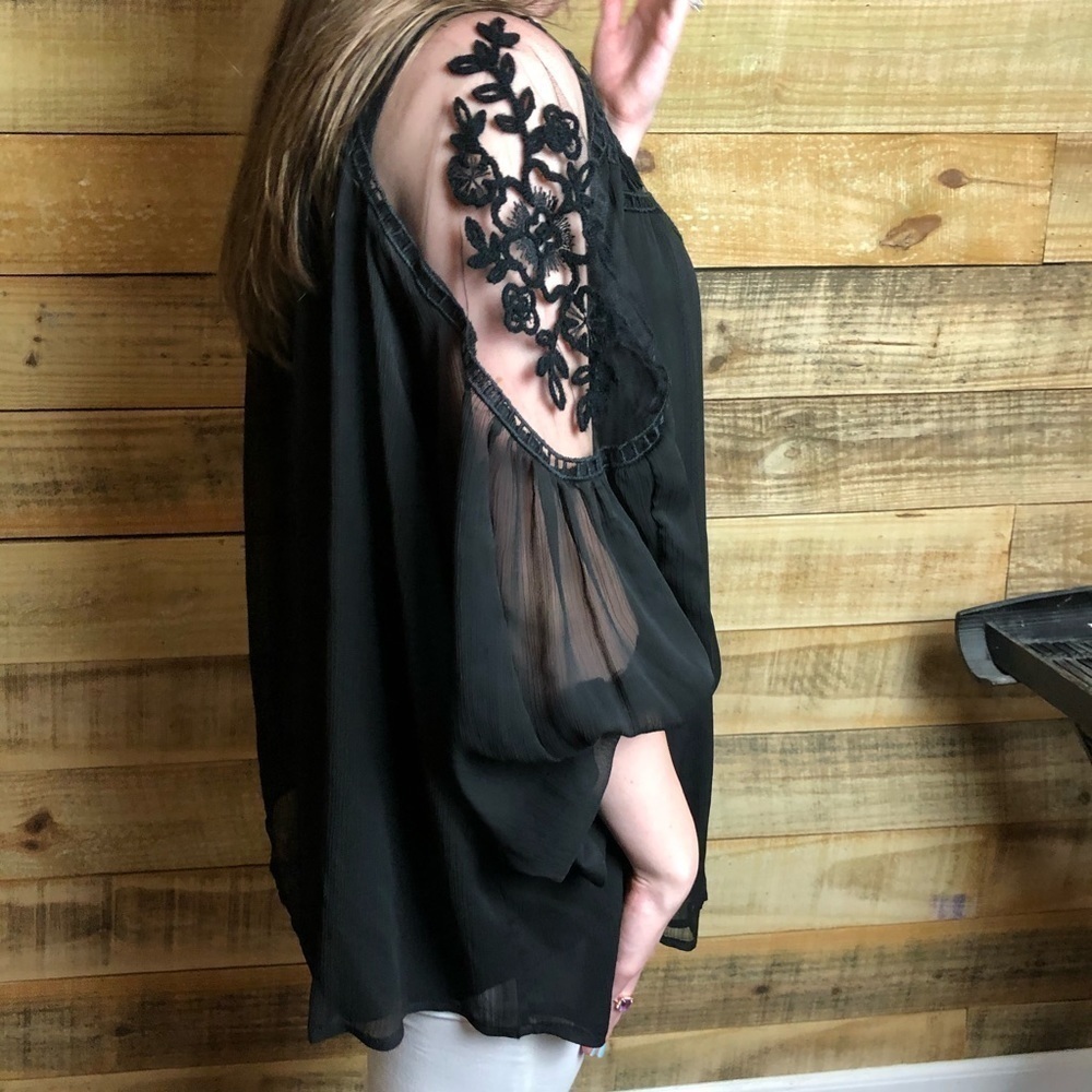 Hayden, Lace accented top,NWT - Picture 7 of 11